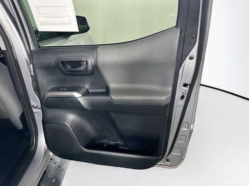 Used 2017 Toyota Tacoma SR5 w/ Tow Package image 27