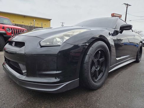 Used 2009 Nissan GT-R Premium image 3