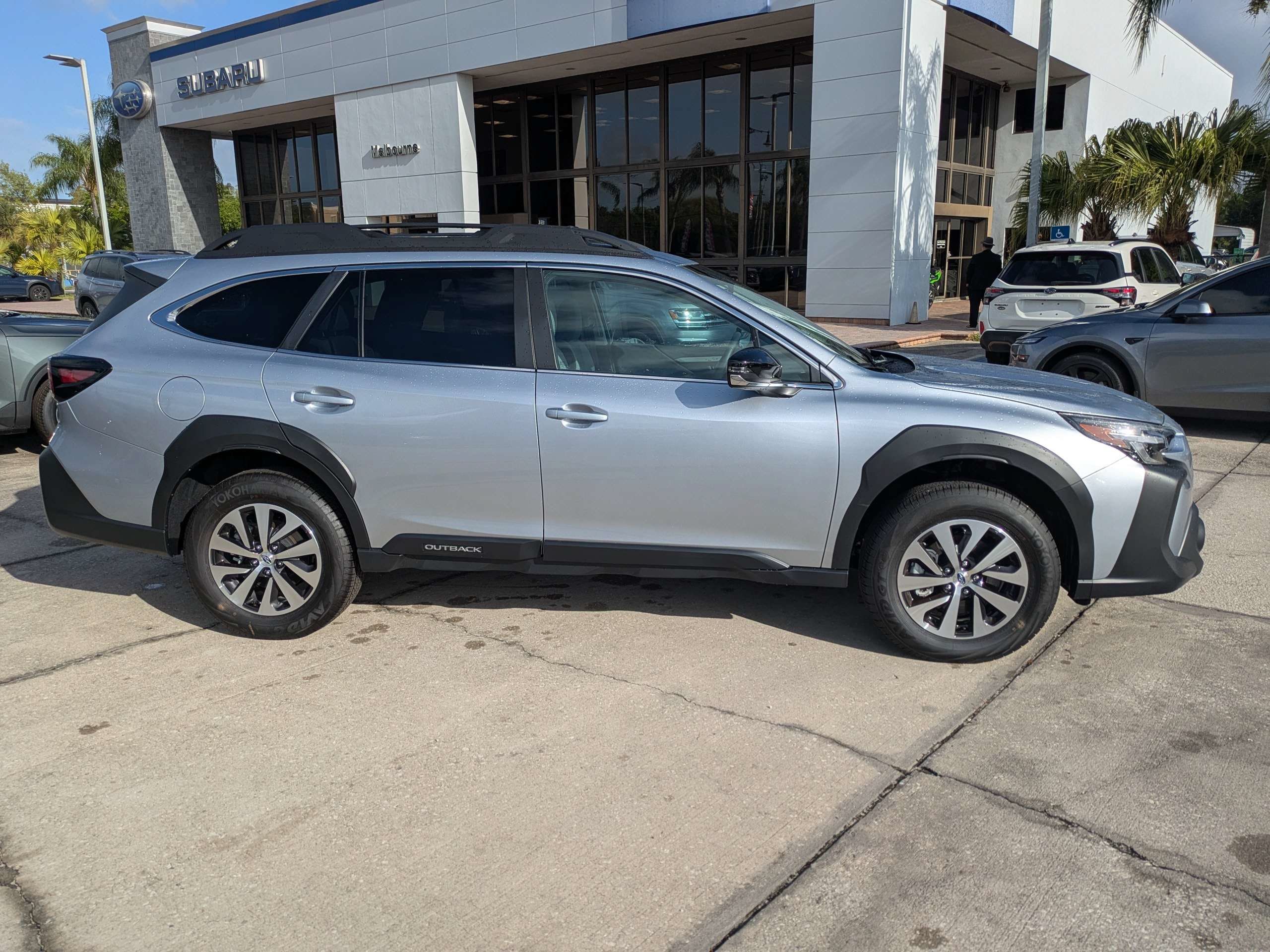Used 2025 Subaru Outback Premium w/ Popular Package #1A AWD/4WD image 3