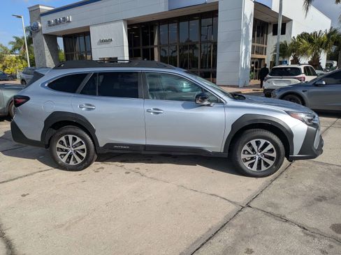 Certified 2025 Subaru Outback Premium w/ Popular Package #1A AWD/4WD image 3