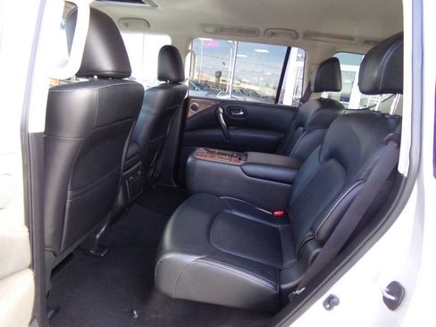 Used 2015 INFINITI QX80 4WD w/ Driver's Assistance Package image 9