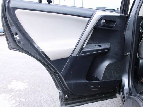 Used 2015 Toyota RAV4 LE image 28