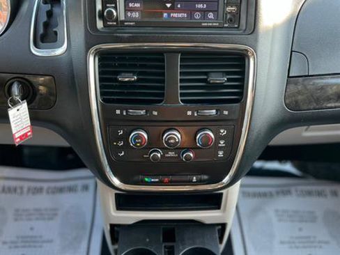 Used 2019 Dodge Grand Caravan SE image 14