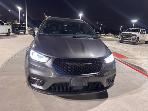 Used 2021 Chrysler Pacifica Touring w/ S Appearance Package image 5