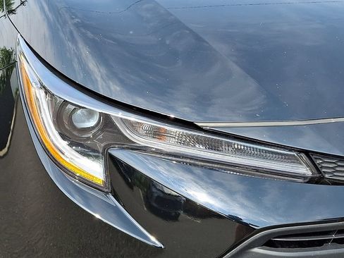 Certified 2025 Toyota Corolla LE FWD image 9