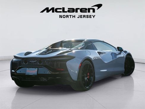 Used 2025 McLaren Artura Spider image 15