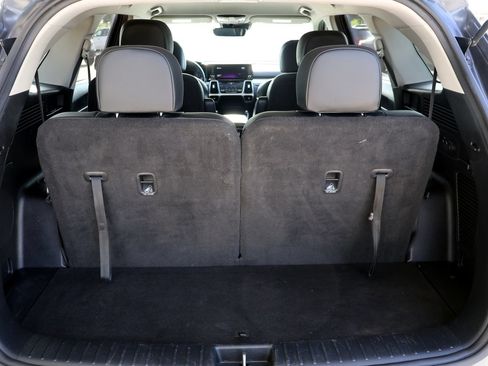 Used 2022 Kia Sorento S FWD image 11