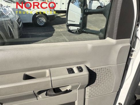 Used 2022 Ford E-350 and Econoline 350 Super Duty w/ Power Windows & Locks Group image 18