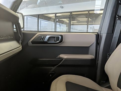 Used 2023 Ford Bronco Big Bend w/ Sasquatch Package image 20