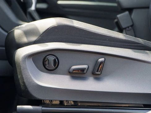Used 2023 Volkswagen Tiguan SE w/ Panoramic Sunroof Package AWD/4WD image 19