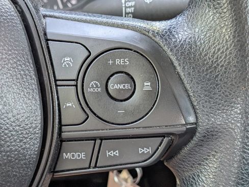 Used 2025 Toyota Corolla LE FWD image 24