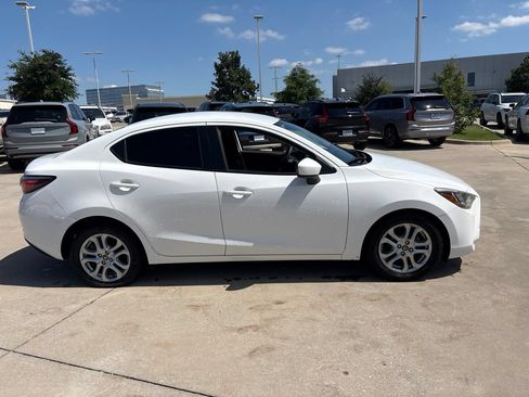 Used 2018 Toyota Yaris iA FWD image 4