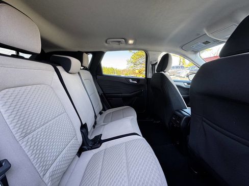 Used 2021 Ford Escape SE image 13