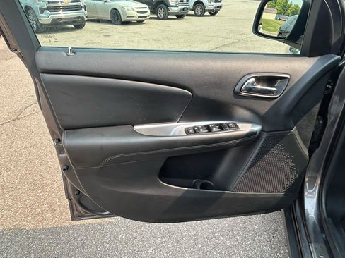 Used 2016 Dodge Journey SE w/ MOPAR All-Weather Group FWD image 14