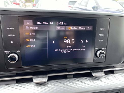 Used 2024 Kia Carnival LX FWD image 11