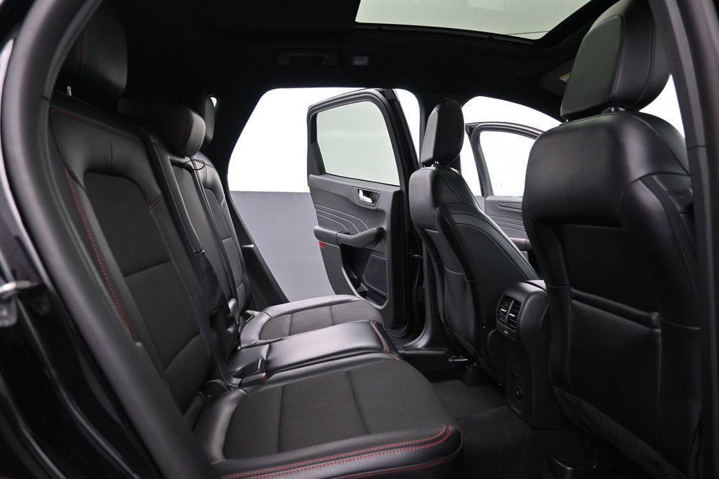Used 2024 Ford Escape ST-Line w/ Tech Pack #1 AWD/4WD image 14