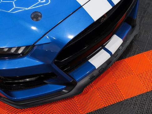 Used 2021 Ford Mustang Shelby GT500 w/ Technology Package RWD image 9