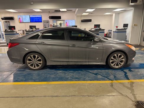 Used 2014 Hyundai Sonata SE w/ Premium Package 04 image 4