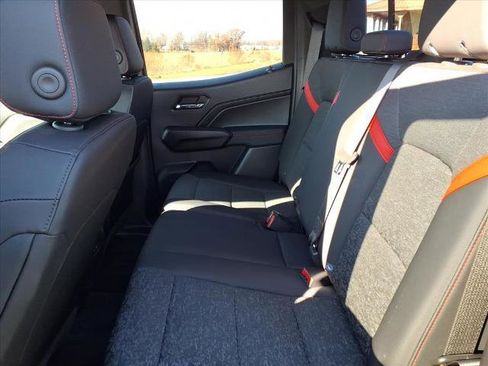 Used 2023 Chevrolet Colorado Z71 w/ Z71 Convenience Package 2 image 9