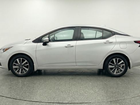 Used 2025 Nissan Versa SV image 5