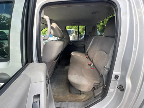 Used 2012 Nissan Frontier SV AWD/4WD image 9