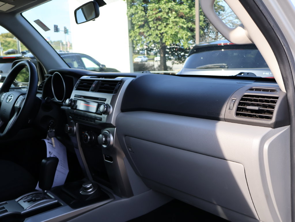 Used 2013 Toyota 4Runner SR5 AWD/4WD image 9