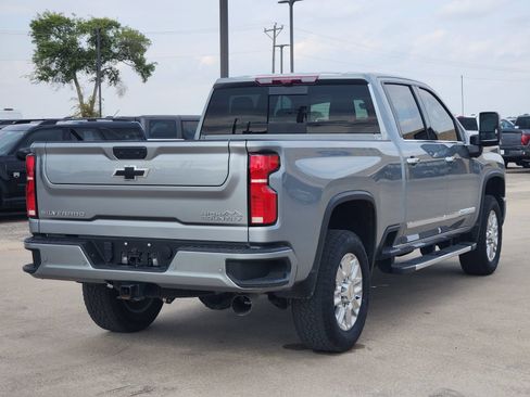 Used 2025 Chevrolet Silverado 2500 High Country w/ High Country Premium Package AWD/4WD image 5