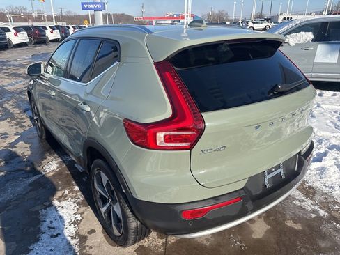 Certified 2025 Volvo XC40 B5 Plus image 9
