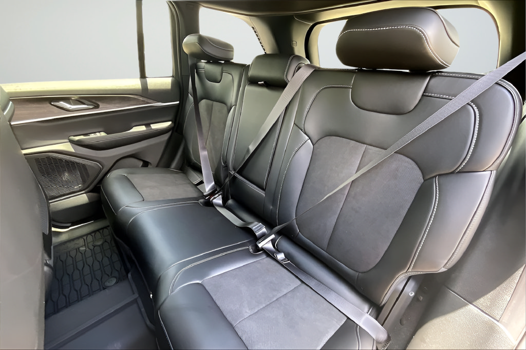 New 2026 Jeep Grand Cherokee Altitude AWD/4WD image 22
