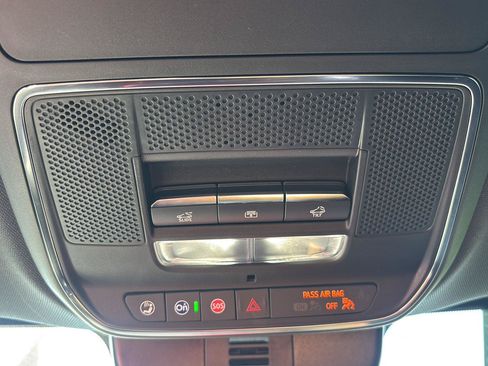Used 2025 Chevrolet Traverse RS w/ LPO, Floor Liner Package FWD image 21