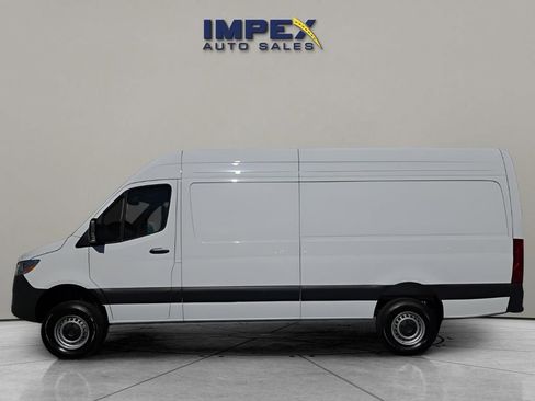 Used 2025 Mercedes-Benz Sprinter 2500 image 2
