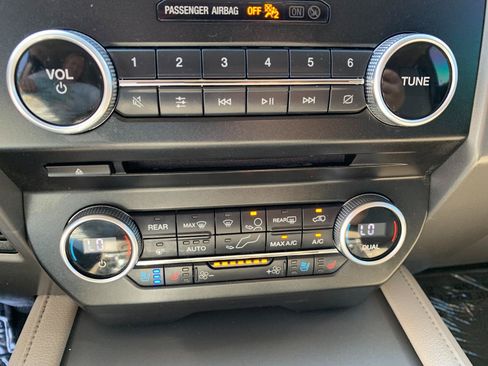 Used 2018 Ford Expedition Max XLT w/ Equipment Group 202A AWD/4WD image 24