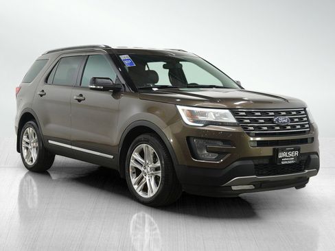 Used 2016 Ford Explorer XLT w/ Equipment Group 202A image 8