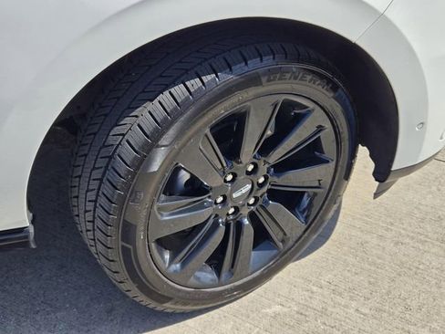 Used 2024 Lincoln Navigator Reserve AWD/4WD image 6