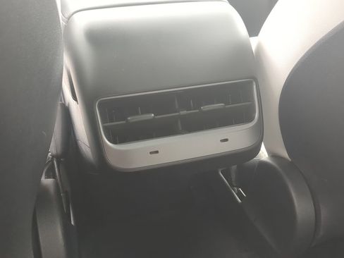 Used 2023 Tesla Model Y 2WD image 21