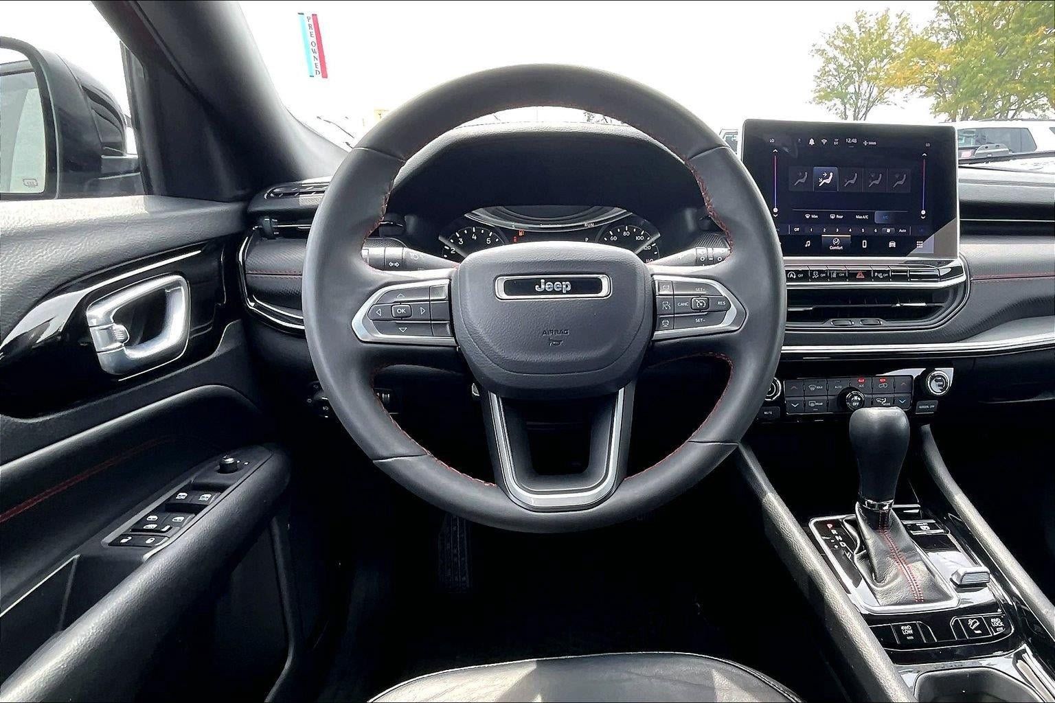 Used 2025 Jeep Compass Trailhawk AWD/4WD image 5