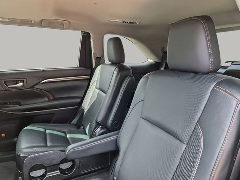 Used 2014 Toyota Highlander Limited image 19