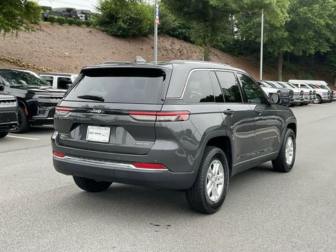 Used 2022 Jeep Grand Cherokee Laredo w/ Luxury Tech Group I RWD image 5