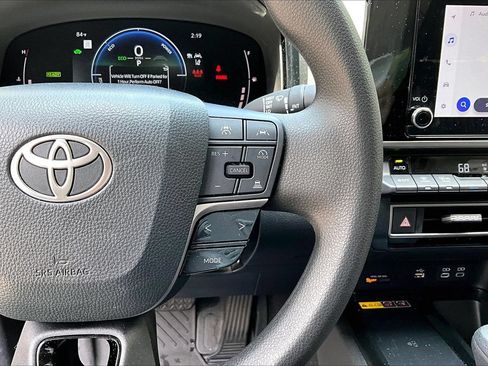 Used 2025 Toyota Camry LE FWD image 11