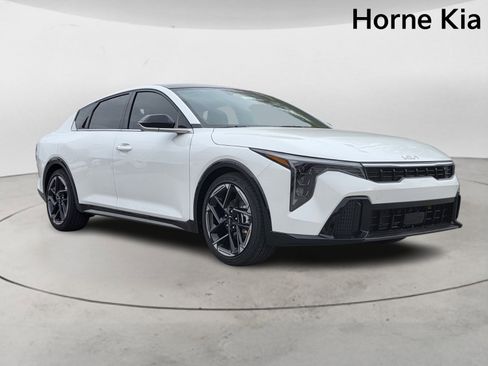 New 2025 Kia K4 GT-Line image 2
