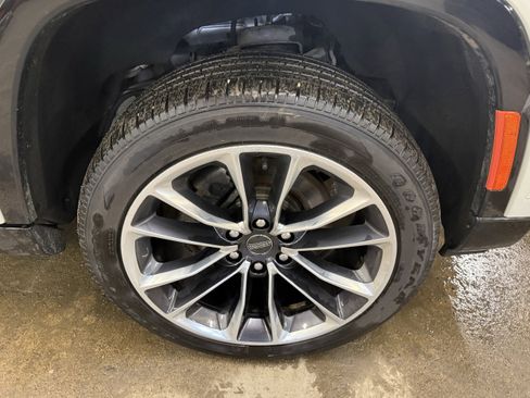 Used 2022 Jeep Wagoneer Series III w/ Premium Group I image 17