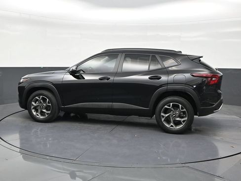 Used 2025 Chevrolet Trax LT w/ Driver Confidence Package FWD image 2