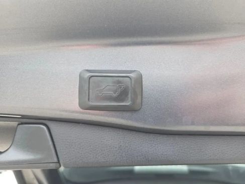 Used 2021 Toyota RAV4 XLE Premium image 53