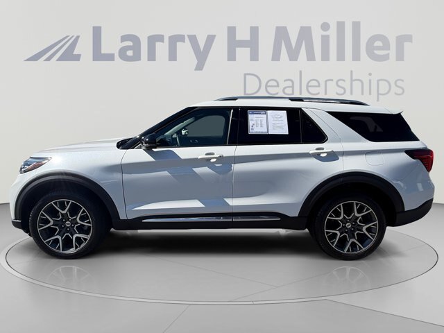 Certified 2025 Ford Explorer Platinum w/ Ultimate Package AWD/4WD image 2