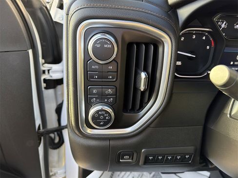 Used 2022 GMC Sierra 2500 AT4 w/ Gooseneck/5TH Wheel Package image 18