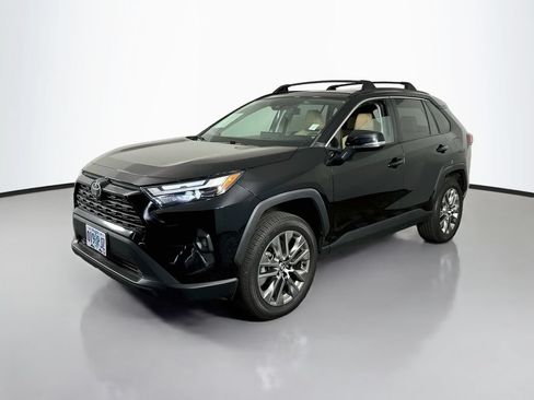 Used 2023 Toyota RAV4 XLE Premium AWD/4WD image 4