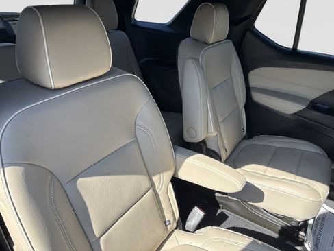 Used 2023 Chevrolet Traverse Premier AWD/4WD image 27