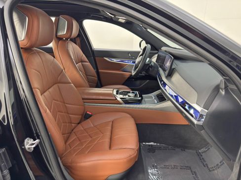 Used 2024 BMW i7 eDrive50 w/ M Sport Package image 16