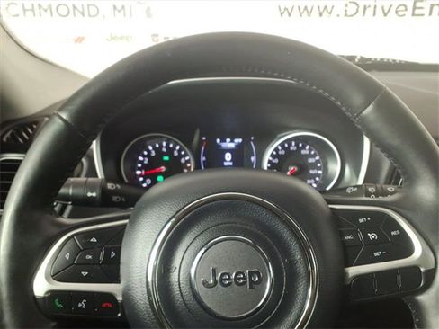 Used 2018 Jeep Compass Latitude image 24