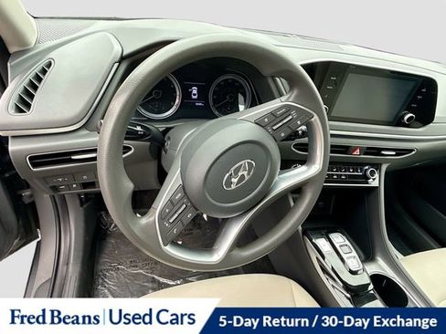Used 2023 Hyundai Sonata SE w/ Preferred Accessory Package image 12